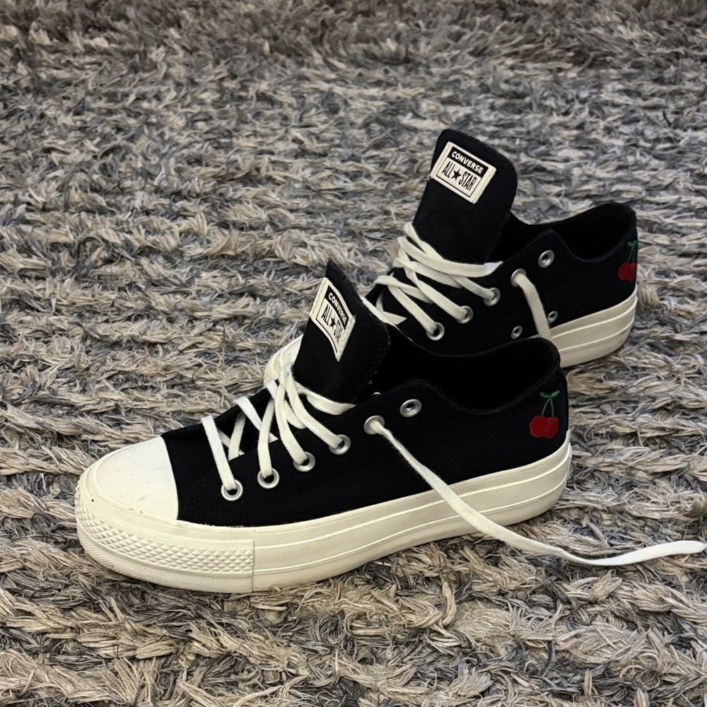 Converse All  Star Classic 1.5” Platform Women’s Sneakers With Cherries, Size 8